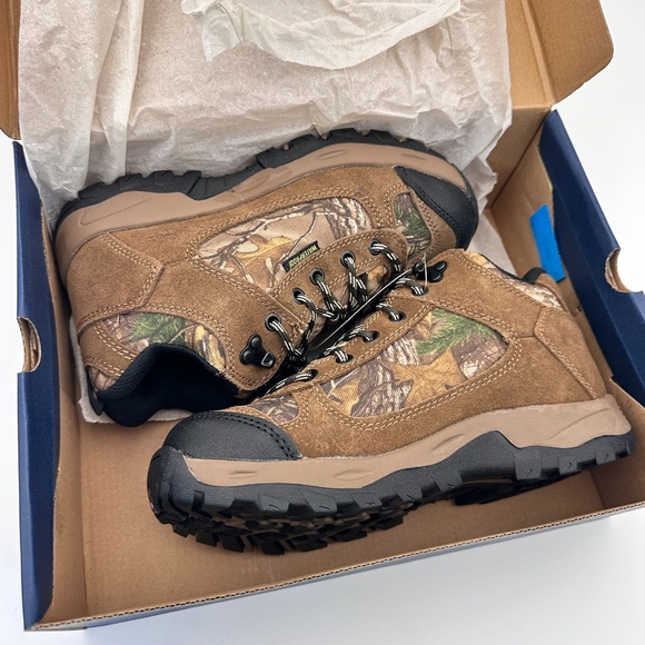 NEW Magellan RealTree Waterproof Hiking Boots Youth Run N Gun II Size 6 Orig $49 - Picture 1 of 7